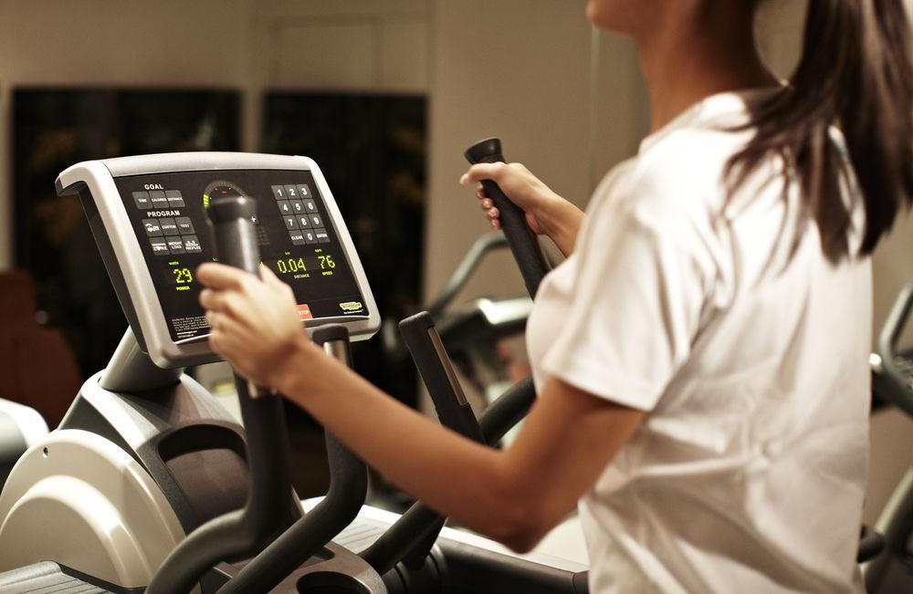 Buddha-Bar Hotel Budapest Klotild Palace 外观 照片 A woman exercising on a cross trainer