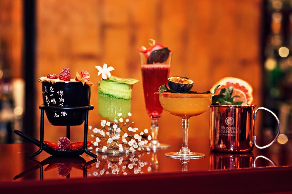 Buddha-Bar Hotel Budapest Klotild Palace 外观 照片 A selection of cocktails