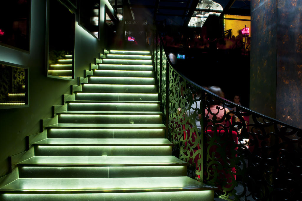 Buddha-Bar Hotel Budapest Klotild Palace 外观 照片 Stairs at the nightclub