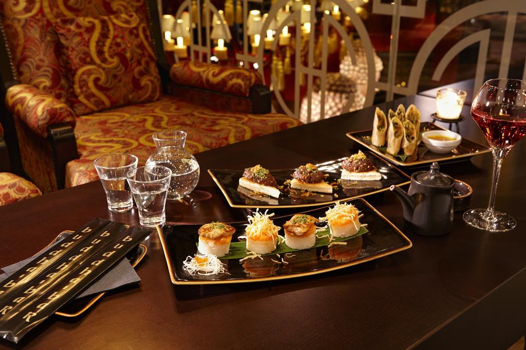 Buddha-Bar Hotel Budapest Klotild Palace 外观 照片 A selection of canapés
