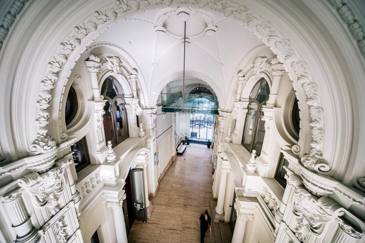 Buddha-Bar Hotel Budapest Klotild Palace 外观 照片 The staircase