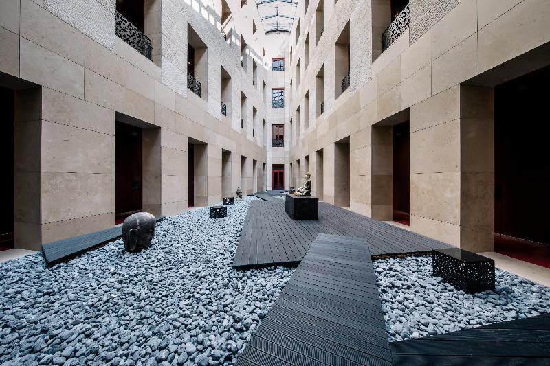 Buddha-Bar Hotel Budapest Klotild Palace 外观 照片 The courtyard of the museum