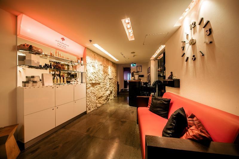 Buddha-Bar Hotel Budapest Klotild Palace 外观 照片 The interior of the Star Alliance Gold lounge at Hong Kong International Airport