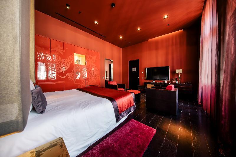 Buddha-Bar Hotel Budapest Klotild Palace 外观 照片 A room at the Mandarin Oriental, Munich
