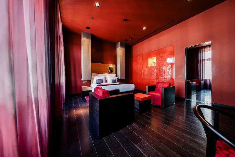 Buddha-Bar Hotel Budapest Klotild Palace 外观 照片 A suite at the Mandarin Oriental, Munich